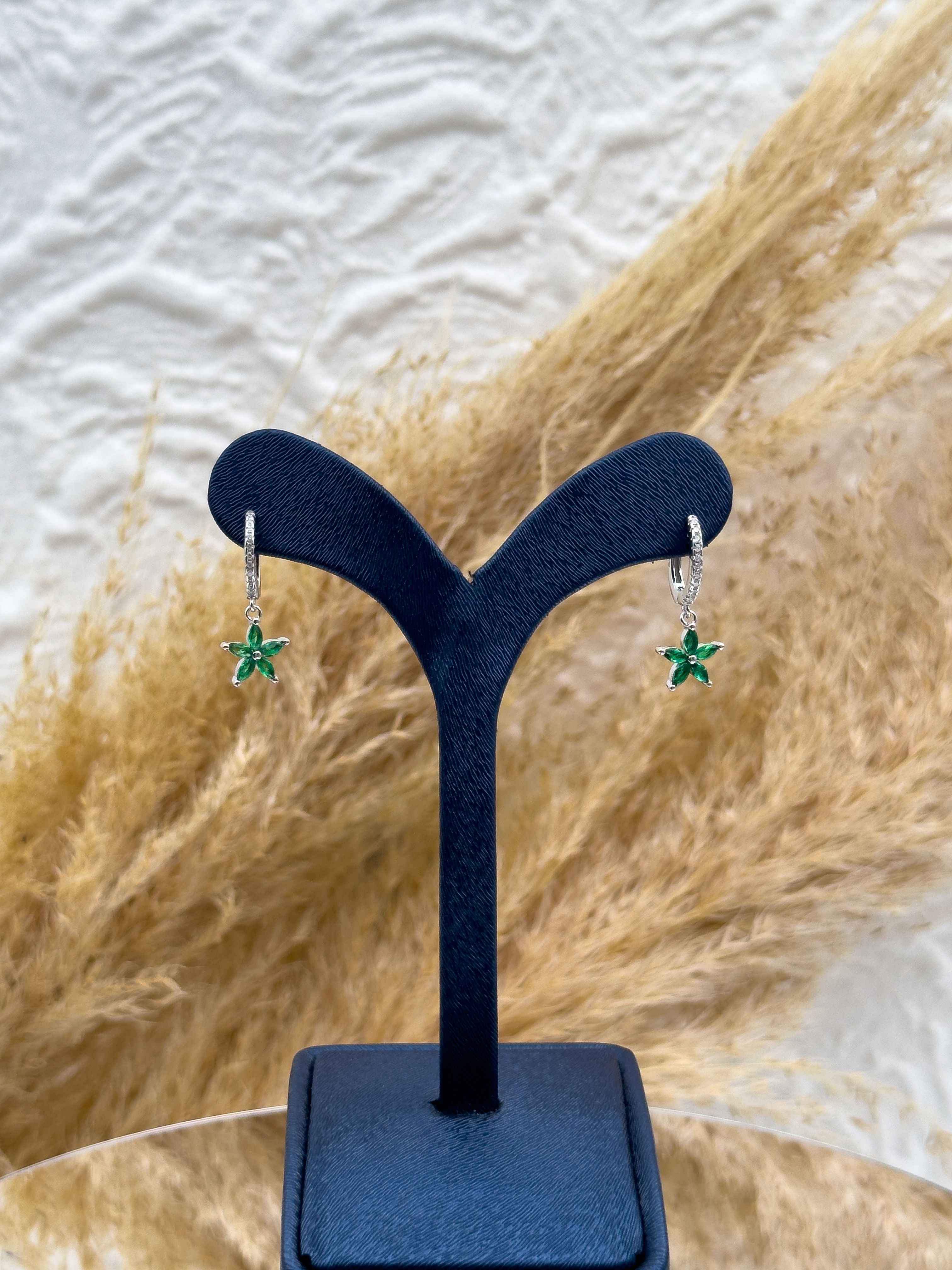 925 Ayar Gümüş Zümrüt Taşlı Lotus Modeli Sallantılı Kadın Küpe